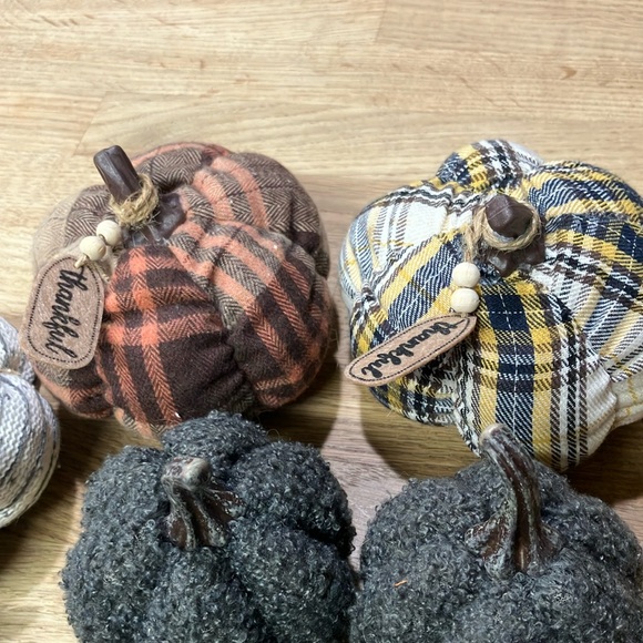 Fall set pumpkins decorations - Picture 3 of 4